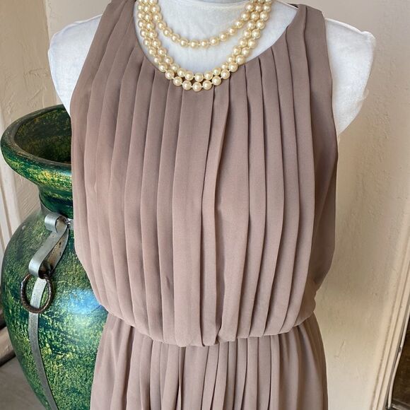 Pleated pull over sleeveless Jessica Simpson dress size medium - Picture 2 of 7